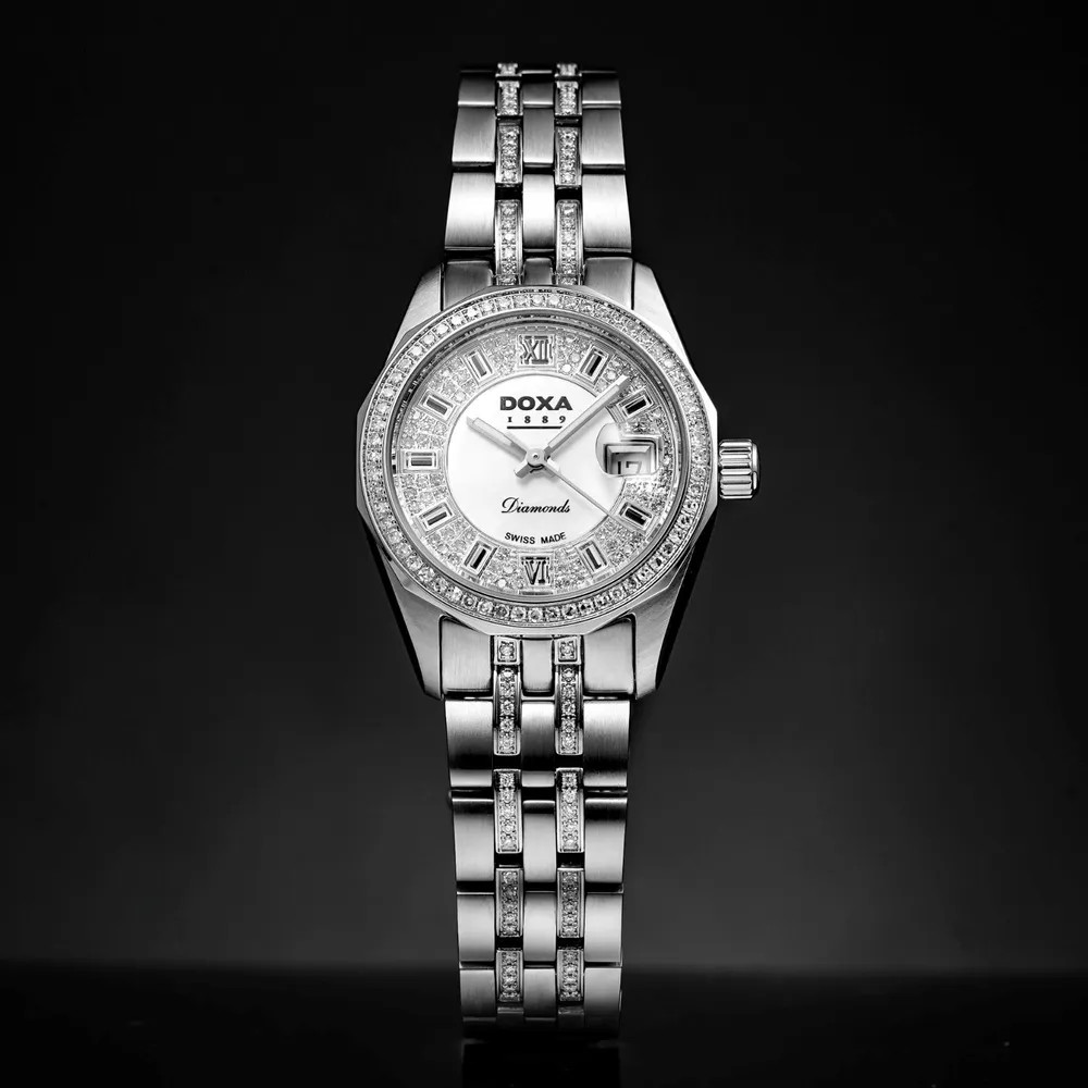 Đồng hồ nam Doxa đính kim cương giá gần 150 triệu