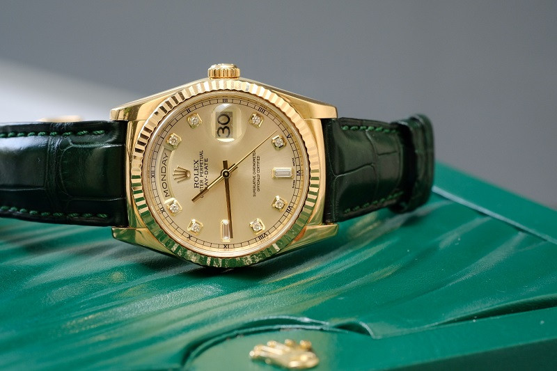 Lý do đồng hồ Rolex dây da đắt đỏ