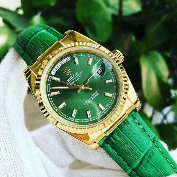 Nên mua đồng hồ Rolex dây da cũ hay mới