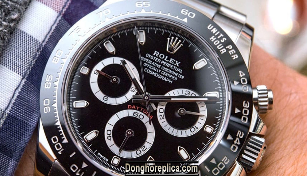 Khả năng kháng nước 5 ATM của đồng hồ Rolex Ad Daytona 1992, phù hợp nhiều môi trường
