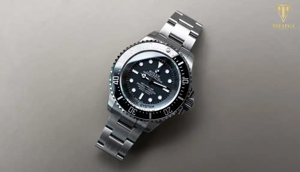 Thiết kế tinh xảo và đẳng cấp của dòng đồng hồ Rolex Stainless Steel Back Water Resistant