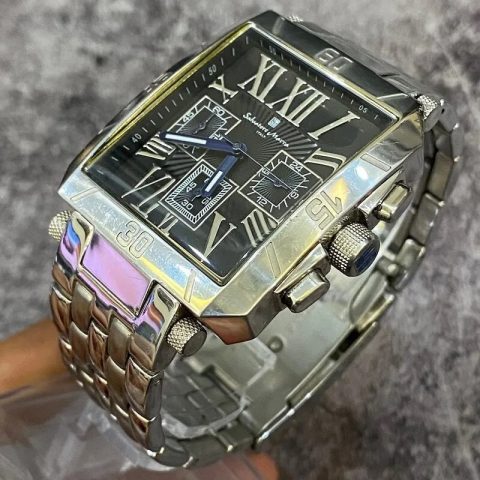 Đồng hồ Salvatore Marra Italy nam với mặt số tinh xảo và bộ kim thanh lịch, thể hiện đẳng cấp thiết kế.