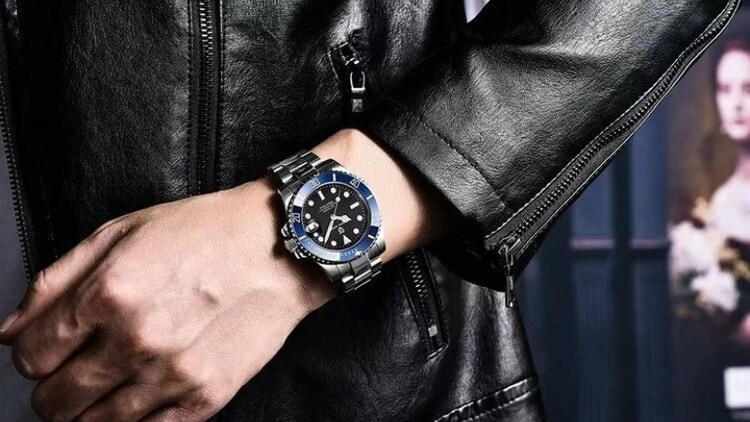 Đồng hồ Stainless Steel Back Water Resistant với mặt sau thép không gỉ và khả năng chống nước