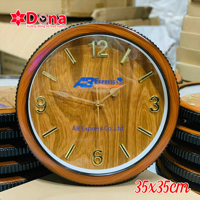 Đồng hồ treo tường với vành giả gỗ độc đáo
