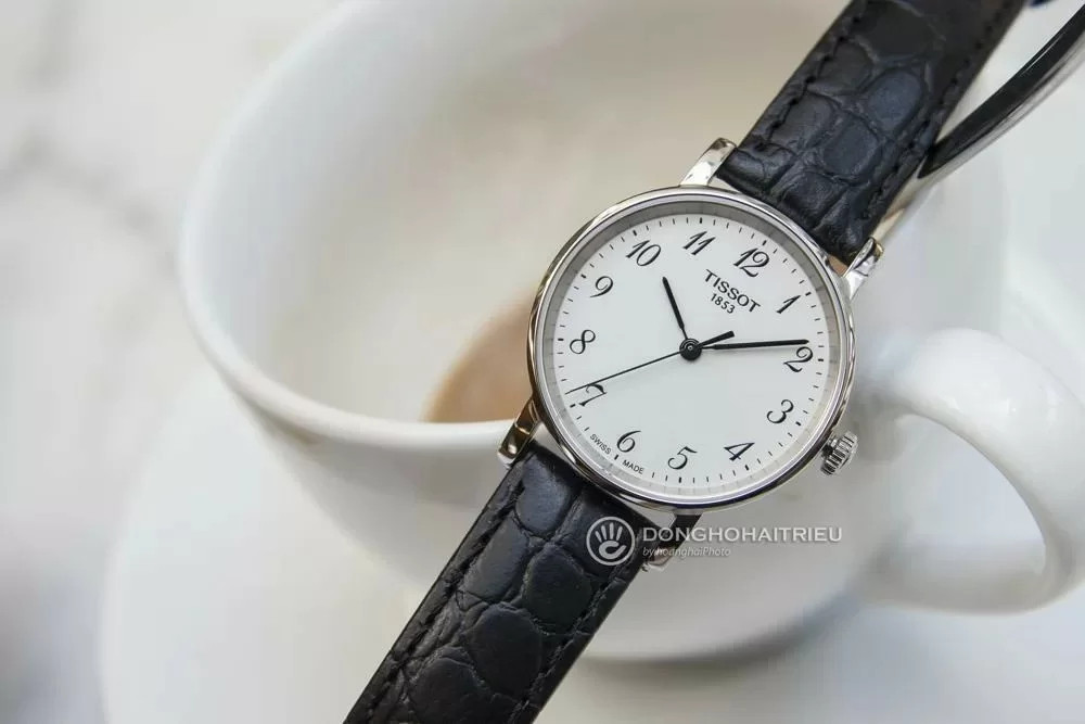 Đồng hồ Tissot chính hãng với chất liệu bền bỉ, khác biệt rõ rệt so với đồng hồ Tissot fake loại 1