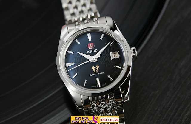 Đồng hồ Rado Golden Horse phiên bản cổ điển với logo cá ngựa vàng, thể hiện giá trị lịch sử và phong cách độc đáo của dòng sản phẩm.