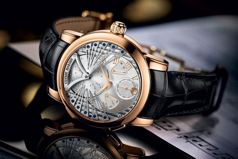 Đồng hồ âm nhạc Ulysse Nardin Stranger tái thiết kế cơ chế hộp nhạc, chơi bản "Mùa Xuân" của Vivaldi.