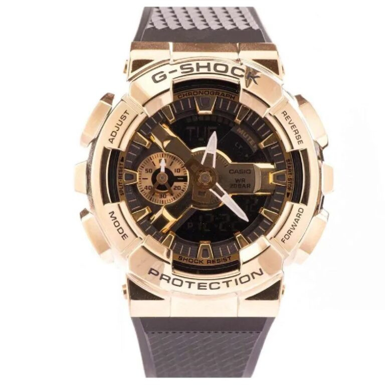 Cận cảnh đồng hồ đeo tay Casio GM-110G-1A9DR với dây nhựa và mặt số điện tử, lựa chọn tốt cho runner