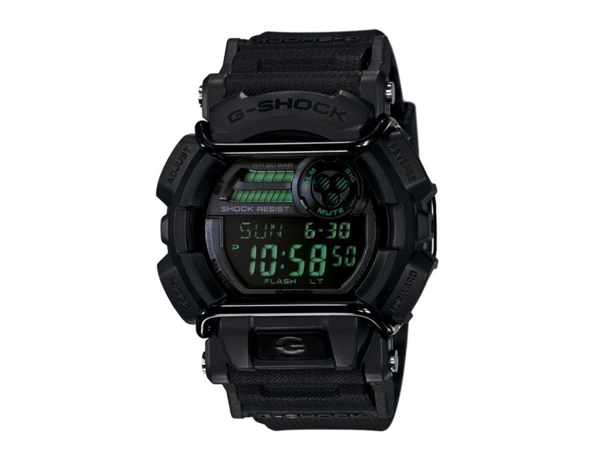 Đồng hồ Casio G-Shock GD-400-4DR với thiết kế dây cao su màu đỏ cá tính và độ bền cao