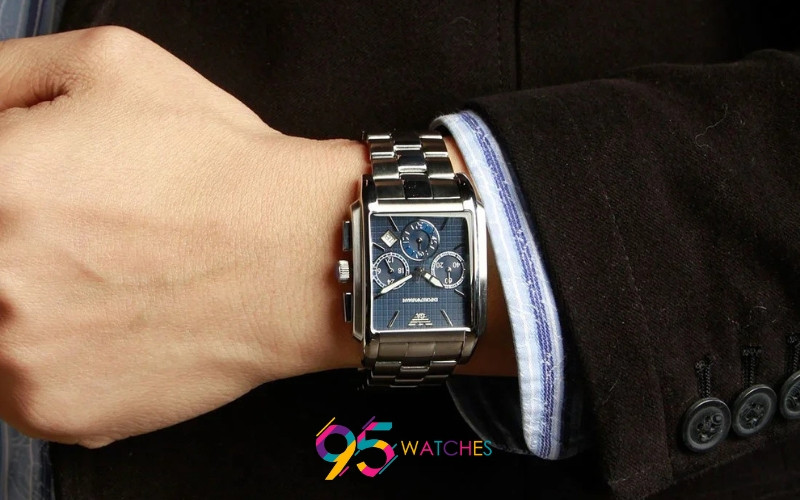 Đồng hồ Armani mặt chữ nhật: Có nên mua không?