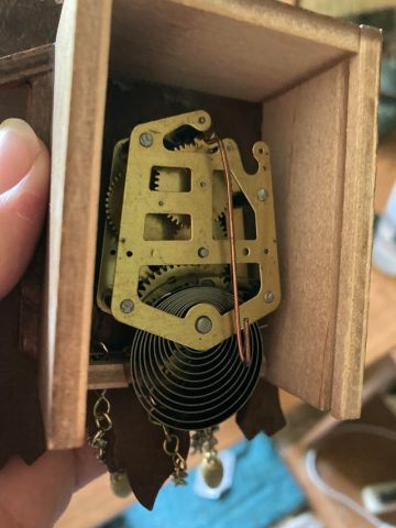 Đồng Hồ Quả Lắc: Biểu Tượng Của Nghệ Thuật Và Vẻ Đẹp Cổ Điển Vượt Thời Gian