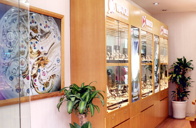Cận cảnh mặt tiền một cửa hàng thuộc hệ thống đồng hồ chính hãng Xwatch Hà Nội