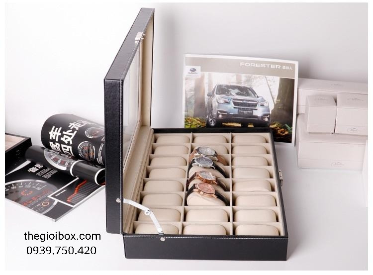 Cận cảnh chi tiết bên trong các ngăn chứa của hộp bảo quản đồng hồ 24 ngăn