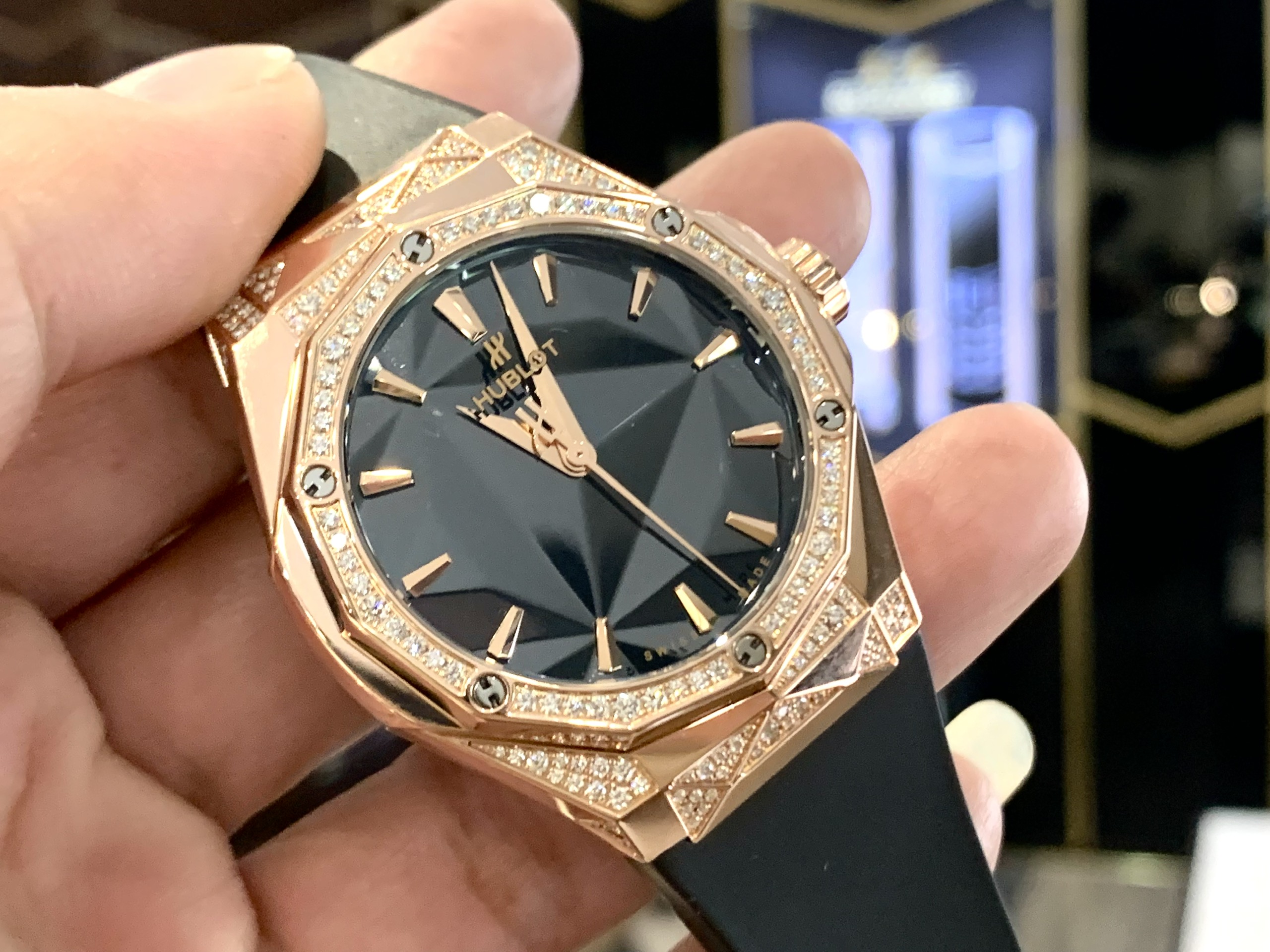 Vì Sao Đồng Hồ Hublot Đắt Đến Vậy? Giải Mã Sức Hút Của Thương Hiệu Đồng Hồ Thụy Sĩ Đẳng Cấp