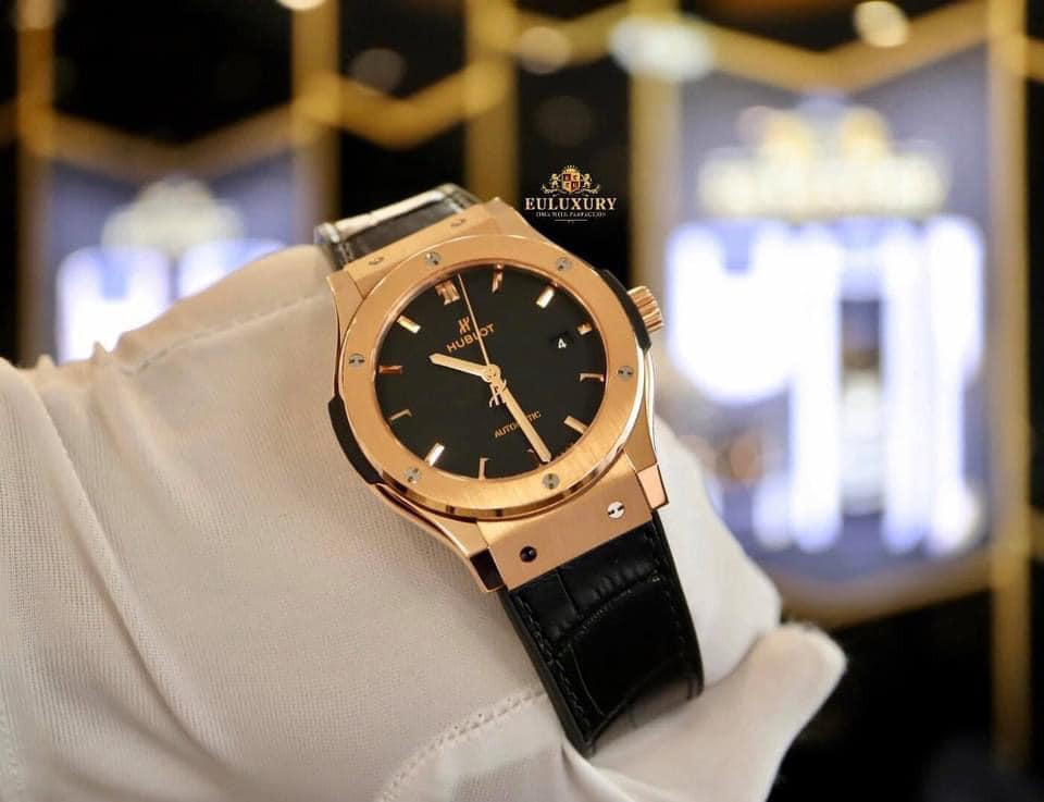 Đồng hồ Hublot Classic Fusion King Gold với dây da, dấu hiệu cần thay dây đồng hồ Hublot