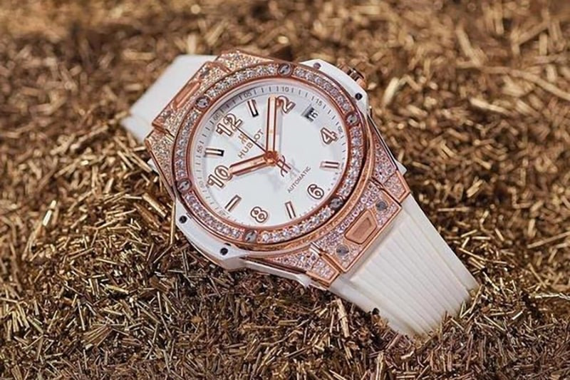 Hình ảnh các vật liệu chế tác đồng hồ Hublot nữ khác nhau, giúp lựa chọn vật liệu hợp phong thủy cho cách đeo đồng hồ Hublot nữ