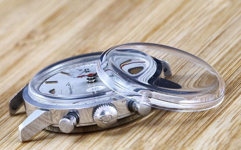 Kiểm tra và thay dầu khi đồng hồ có hiện tượng bó cơ là bước quan trọng trong hướng dẫn sửa đồng hồ đeo tay