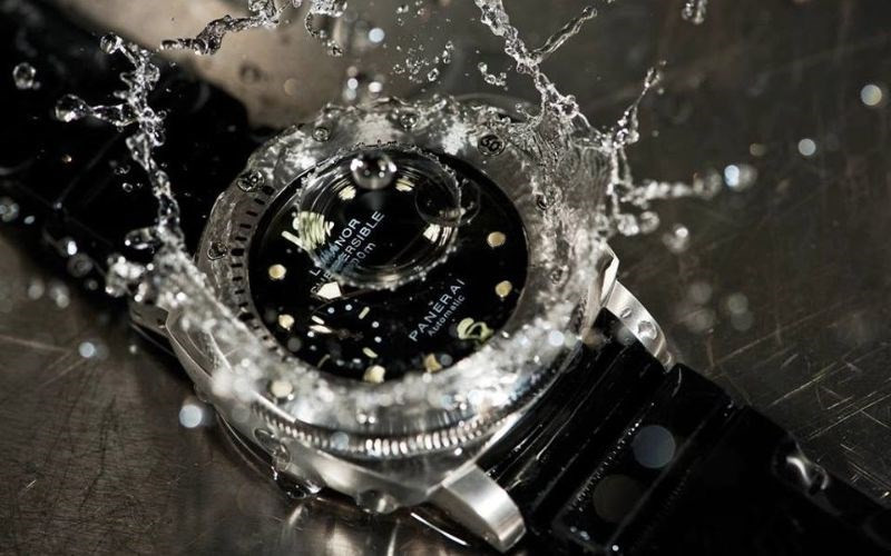 Khắc phục đồng hồ bị đơ do vô nước là một phần quan trọng của hướng dẫn sửa đồng hồ đeo tay