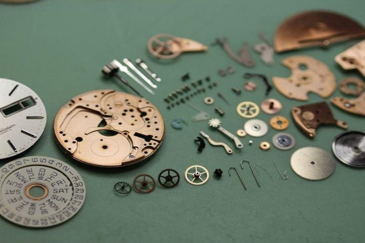 Địa chỉ Lau Dầu Đồng Hồ Uy Tín: Bảo Dưỡng Đúng Cách, Kéo Dài Tuổi Thọ Cỗ Máy Thời Gian