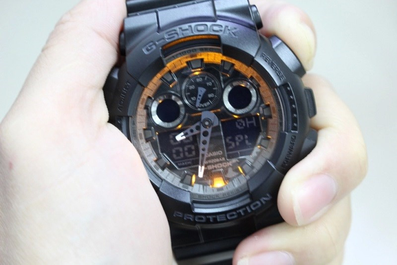 Nhấn nút Reserve để bật chế độ bật đèn tự động trên G-Shock