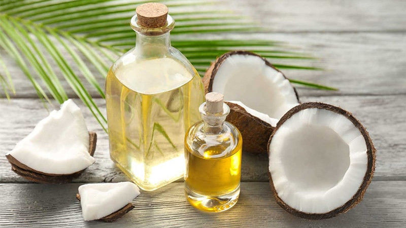 Dùng dầu dừa để làm sạch và dưỡng ẩm dây da đồng hồ