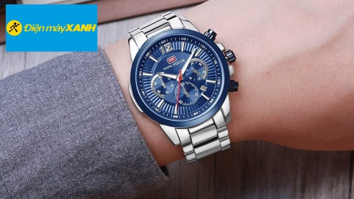 Màn hình trang chủ Điện Máy Xanh hướng dẫn cách mua đồng hồ trực tuyến