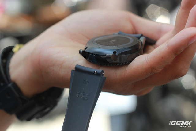 Dây đeo của đồng hồ Samsung Gear S3 có thể tháo rời dễ dàng