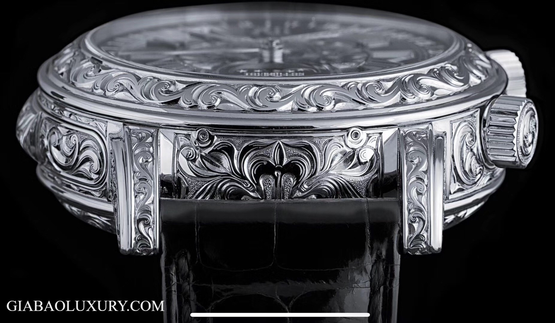 Patek Philippe 6002G-010 với các chi tiết nút chỉnh và cần gạt được chạm khắc tinh xảo
