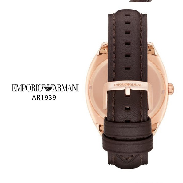 Chi tiết mặt đồng hồ Armani AR1862 từ góc nhìn khác, làm nổi bật các chức năng