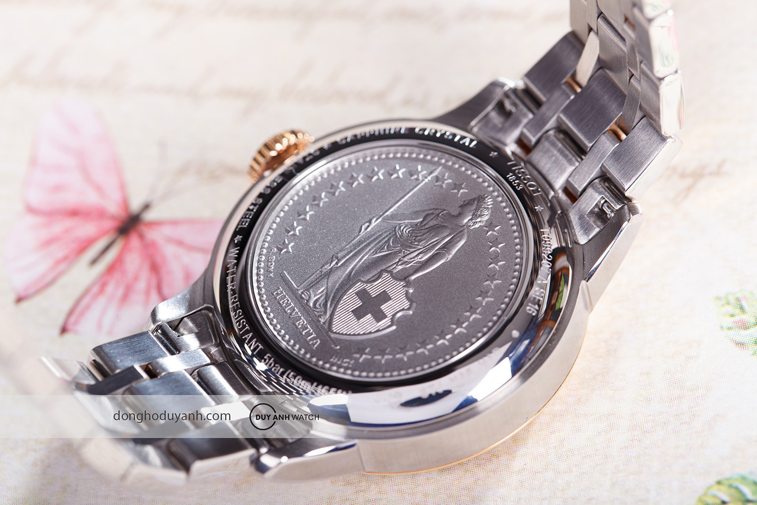 Hình ảnh chi tiết mặt bên đồng hồ Tissot Chemin des Tourelles Powermatic 80 Helvetic Pride