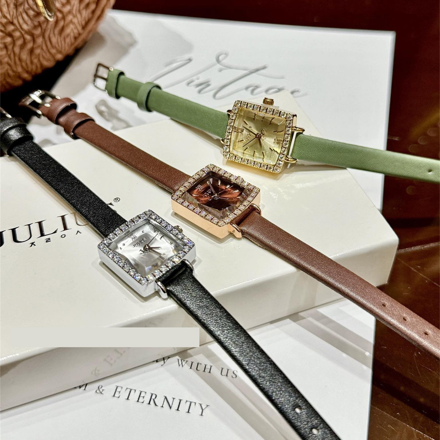Đồng hồ Julius nữ mặt vuông