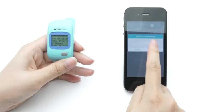 Thao tác trên điện thoại iOS để hoàn tất cách kích hoạt đồng hồ thông minh Kiddy.