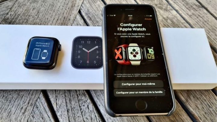 Đồng hồ thông minh đang được sạc, liên quan đến vấn đề pin khi kết nối iPhone