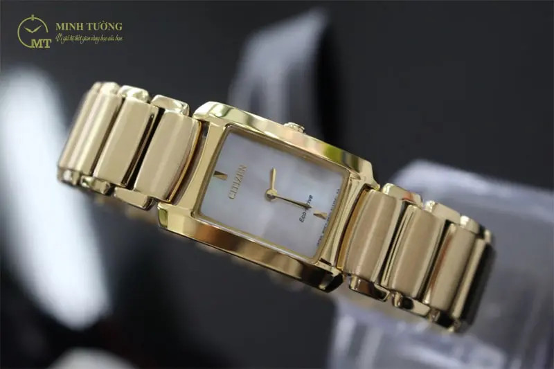 Đồng hồ Citizen mặt vuông nam sang trọng cho quý ông