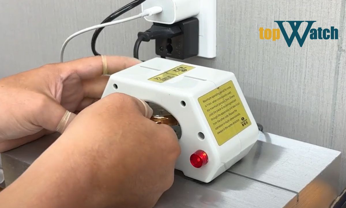 Khử từ đồng hồ cơ chuyên nghiệp để khắc phục tình trạng đồng hồ lúc chạy lúc không