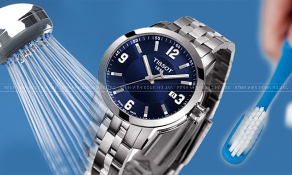 không nên vệ sinh đồng hồ tissot với dung dịch tẩy rửa mạnh