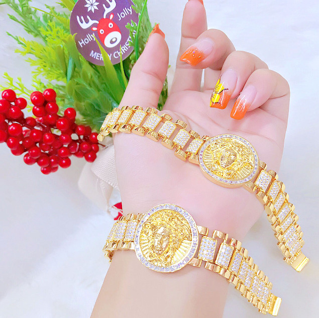 Thiết kế độc đáo của một mẫu lắc tay đồng hồ vàng 18k, toát lên vẻ đẹp quyến rũ