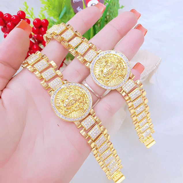 Mẫu lắc tay đồng hồ vàng 18k hiện đại, phù hợp với phong cách cá tính