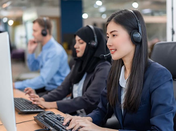 Liên hệ tổng đài hỗ trợ để kiểm tra tài khoản SIM đồng hồ định vị