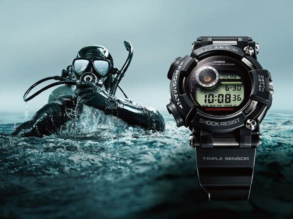 Đồng hồ G-Shock tiếp xúc với nước, minh họa khả năng chống nước và các giới hạn cần lưu ý.