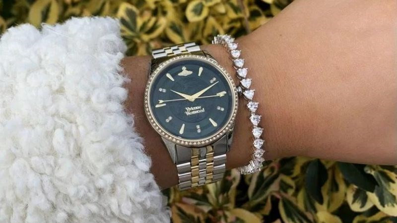 Đeo ít lắc tay thể hiện sự trưởng thành
