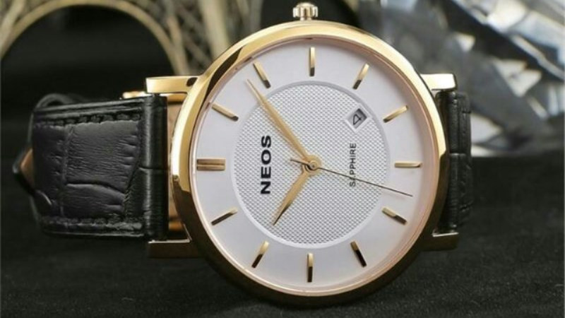 Mặt kính Sapphire của đồng hồ Neos chính hãng trong suốt và chống trầy xước