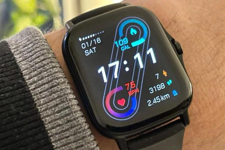 Màn hình AMOLED lớn 1.65 inch hiển thị sắc nét trên đồng hồ Amazfit GTS 2e