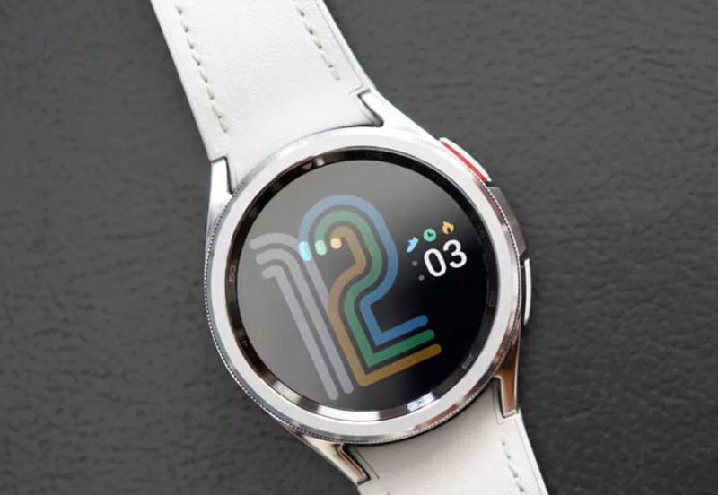 Mặt đồng hồ Daily Activity Number trên Galaxy Watch, tối giản nhưng hiệu quả, hiển thị các chỉ số hoạt động hàng ngày, là một mặt đồng hồ Galaxy Watch đẹp cho người năng động.
