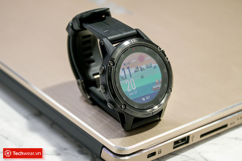 Mặt đồng hồ Garmin Fenix 5 Plus hiển thị dữ liệu hoạt động thể thao