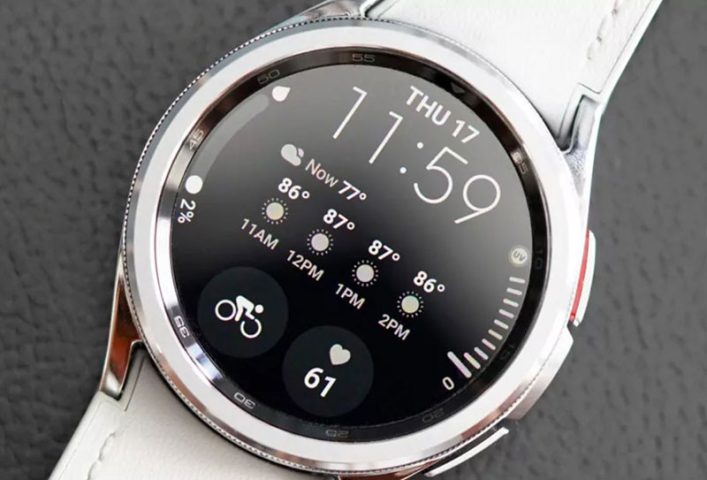Mặt đồng hồ Info Board trên Galaxy Watch hiển thị dữ liệu sức khỏe và giấc ngủ rõ ràng, một lựa chọn mặt đồng hồ Galaxy Watch đẹp và hữu ích.