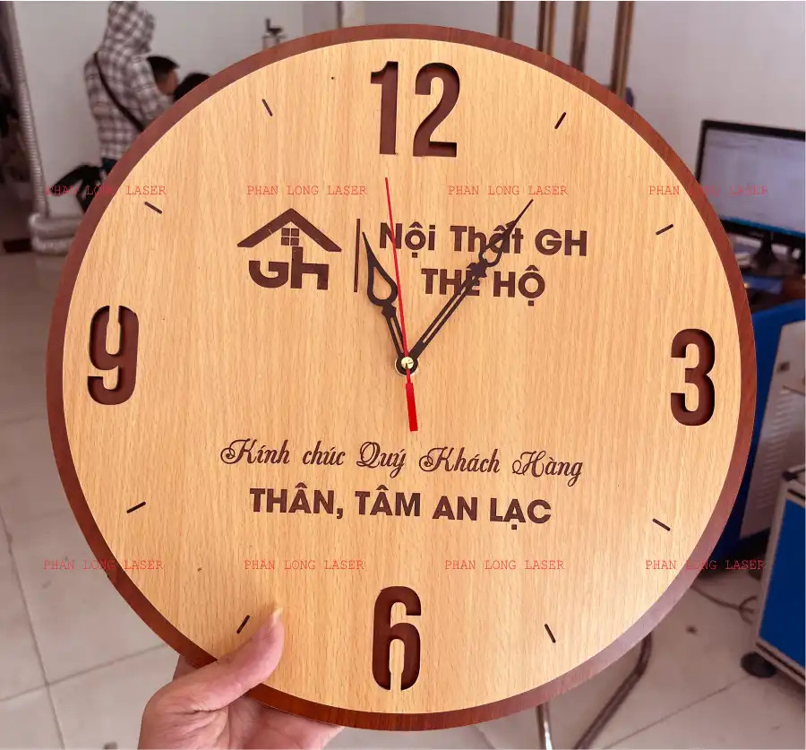 Đồng hồ gỗ MDF hình tròn 35cm, sản phẩm làm theo yêu cầu với thiết kế hiện đại.