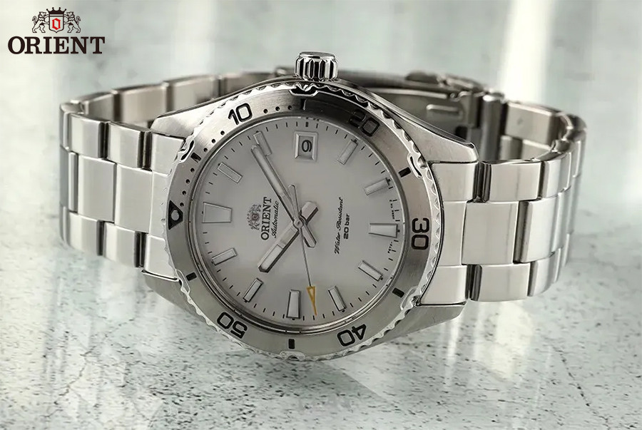 Orient Divers RA-AC0Q03S10B tạo nên phong cách riêng biệt, ấn tượng