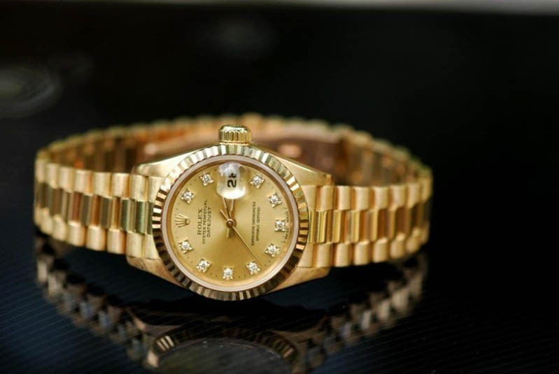 Giá của các mẫu đồng hồ vàng 18k nữ phụ thuộc vào nhiều yếu tố