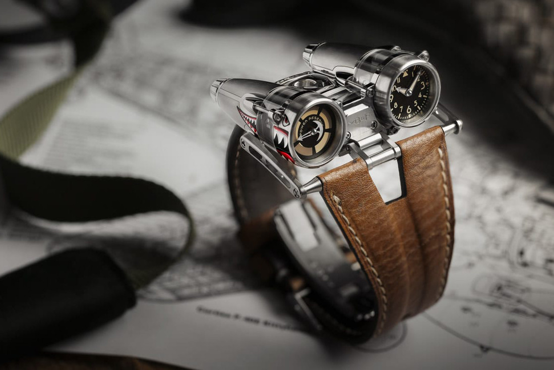 Chiếc đồng hồ MB&F HM4 Thunderbolt với thiết kế lộ máy độc đáo, minh chứng cho đồng hồ đeo tay hàng độc.